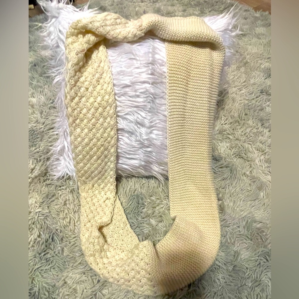 Ivory knitted enclosed scarf